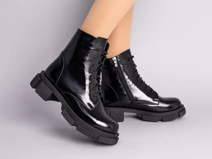 Ботинки женские кожа наплак черные на шнурках и с замком зимние фото 1 — интернет-магазин Tapok