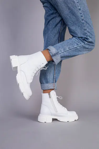 Ботинки женские кожаные белого цвета на шнурках и с замком зимние фото 3 — интернет-магазин Tapok