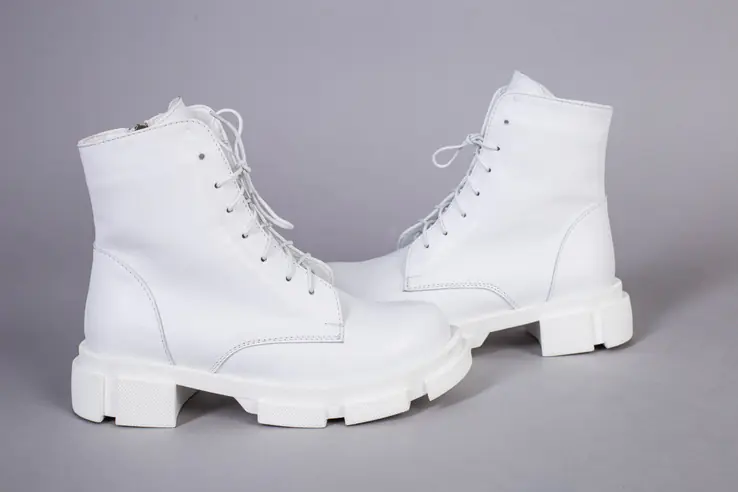 Ботинки женские кожаные белого цвета на шнурках и с замком зимние фото 11 — интернет-магазин Tapok