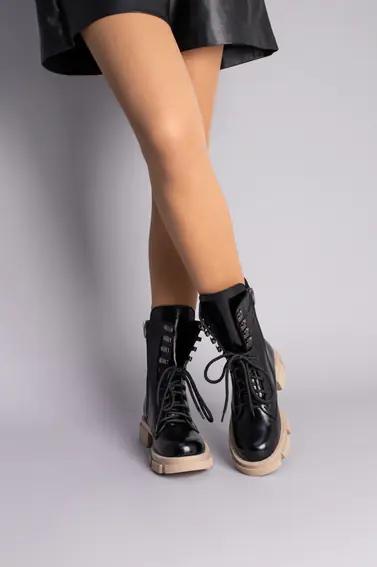 Черевики жіночі шкіра наплак чорні на шнурках та із замком на бежевій підошві фото 6 — інтернет-магазин Tapok