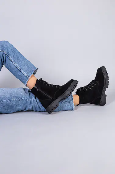 Ботинки женские замшевые черные на шнурках и с замком на цигейке фото 5 — интернет-магазин Tapok