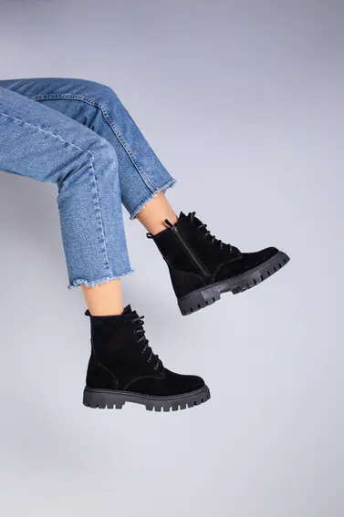 Ботинки женские замшевые черные на шнурках и с замком на цигейке фото 7 — интернет-магазин Tapok