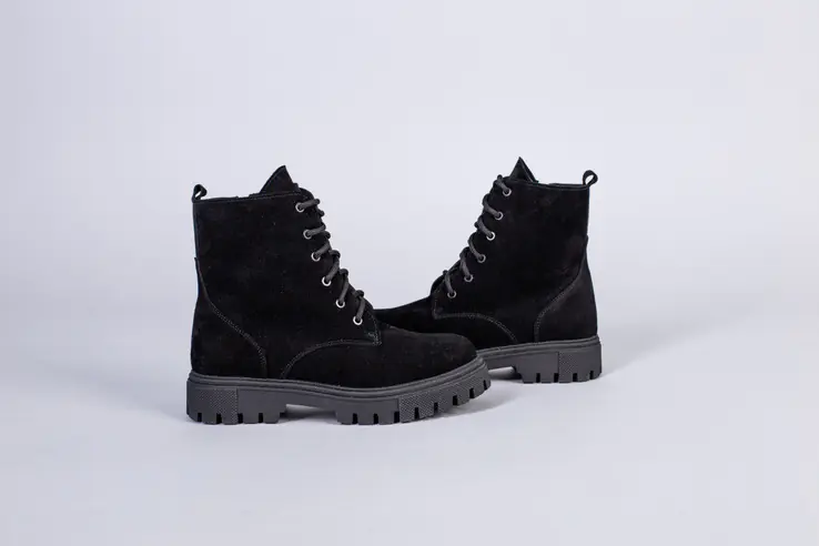 Ботинки женские замшевые черные на шнурках и с замком на цигейке фото 10 — интернет-магазин Tapok