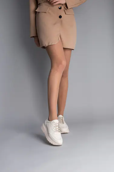 Кроссовки женские кожаные молочного цвета фото 3 — интернет-магазин Tapok
