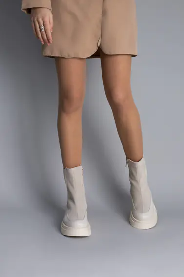 Ботинки женские замшевые молочые с кожаной вставкой молочного цвета демисезонные фото 3 — интернет-магазин Tapok