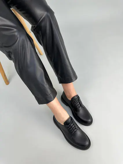 Туфлі жіночі чорні шкіряні на шнурках низький хід фото 6 — інтернет-магазин Tapok