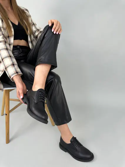 Туфлі жіночі чорні шкіряні на шнурках низький хід фото 9 — інтернет-магазин Tapok