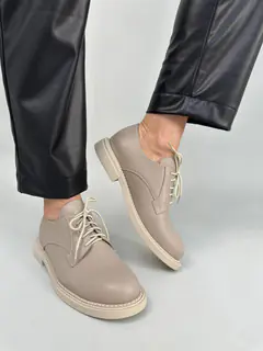 Туфли женские кожаные бежевые на шнурках низкий ход