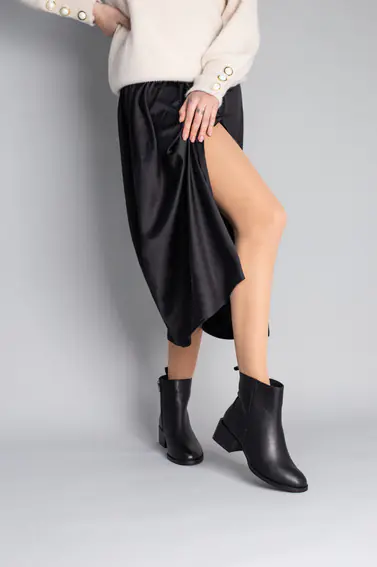 Ботинки женские кожаные черные на каблуке демисезонные фото 6 — интернет-магазин Tapok