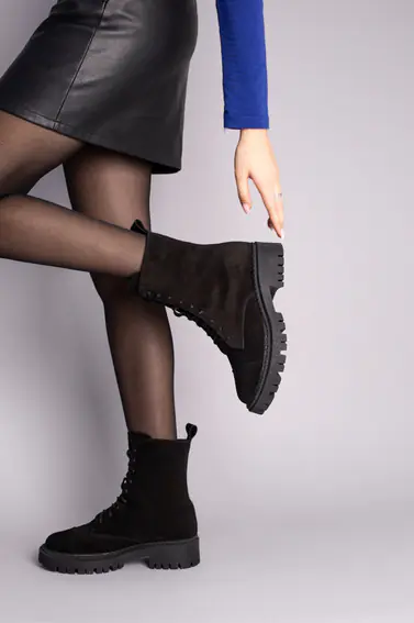 Ботинки женские замшевые черные демисезонные фото 2 — интернет-магазин Tapok