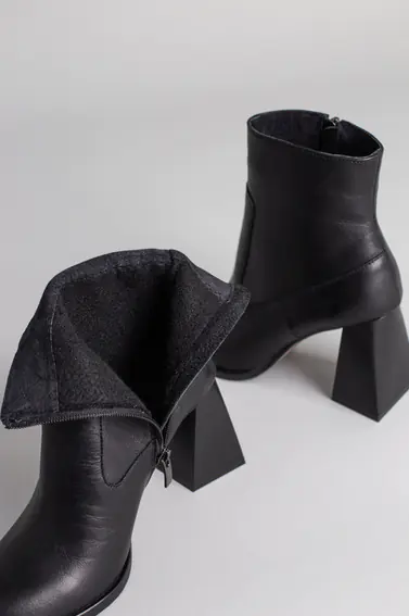Ботинки женские кожаные черные на каблуке демисезонные фото 11 — интернет-магазин Tapok