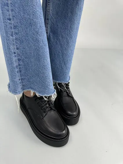 Туфлі жіночі шкіряні чорного кольору на шнурках фото 2 — інтернет-магазин Tapok