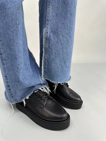 Туфлі жіночі шкіряні чорного кольору на шнурках фото 5 — інтернет-магазин Tapok