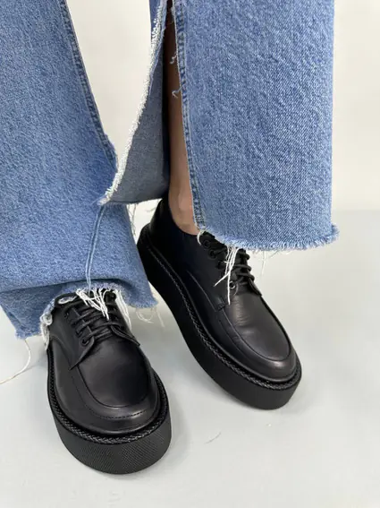Туфлі жіночі шкіряні чорного кольору на шнурках фото 6 — інтернет-магазин Tapok