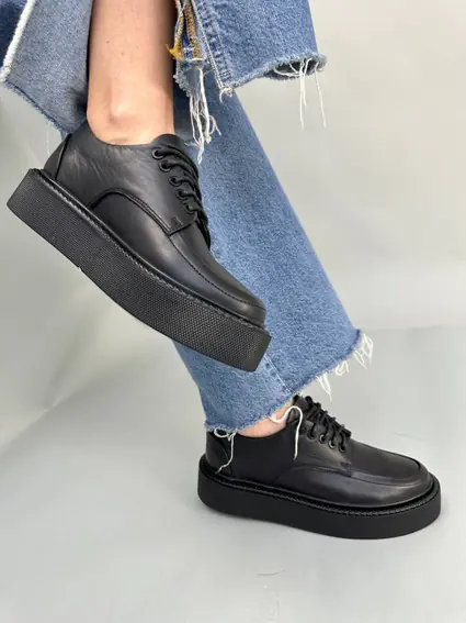 Туфлі жіночі шкіряні чорного кольору на шнурках фото 13 — інтернет-магазин Tapok