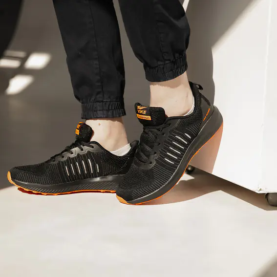 Кросівки чоловічі  582241 Чорні помаранчеві фото 2 — інтернет-магазин Tapok