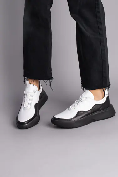 Кросівки жіночі шкіряні білі з чорними вставками фото 4 — інтернет-магазин Tapok
