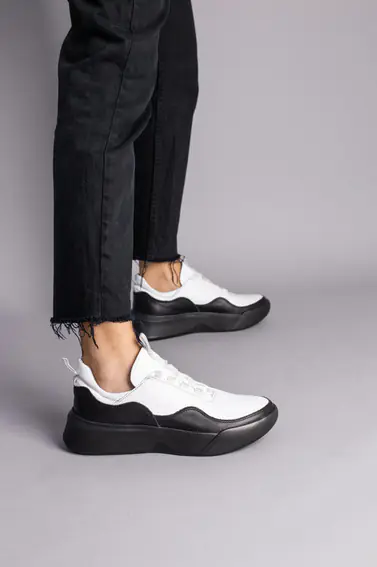 Кросівки жіночі шкіряні білі з чорними вставками фото 6 — інтернет-магазин Tapok