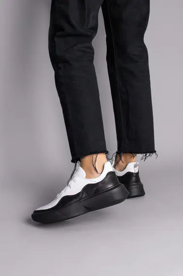 Кросівки жіночі шкіряні білі з чорними вставками фото 7 — інтернет-магазин Tapok