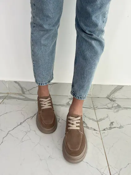 Туфли женские замшевые бежевого цвета на шнурках фото 2 — интернет-магазин Tapok