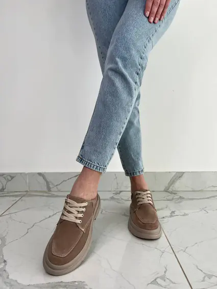 Туфлі жіночі замшеві бежевого кольору на шнурках фото 3 — інтернет-магазин Tapok