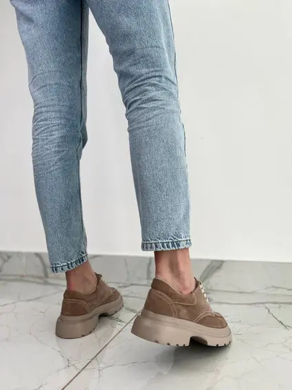 Туфлі жіночі замшеві бежевого кольору на шнурках фото 5 — інтернет-магазин Tapok