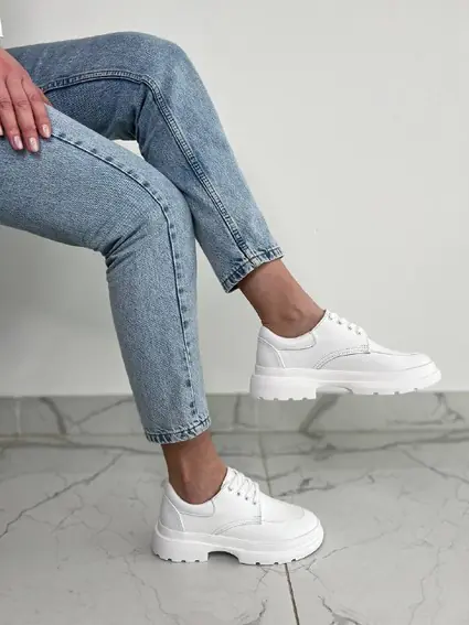 Туфли женские кожаные белого цвета на шнурках фото 1 — интернет-магазин Tapok