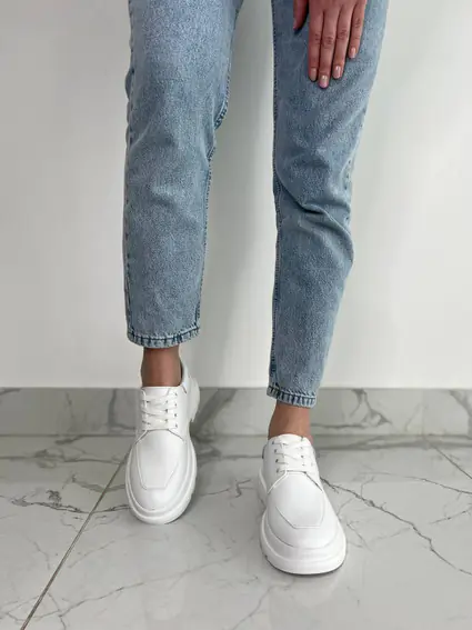 Туфли женские кожаные белого цвета на шнурках фото 2 — интернет-магазин Tapok