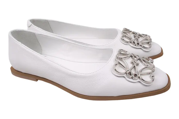 Туфлі на низькому ходу жіночі Aquamarin натуральна шкіра колір Білий 1842-20DTC фото 1 — інтернет-магазин Tapok