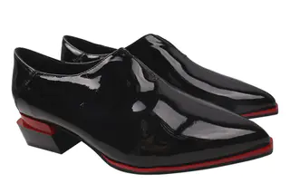 Туфлі на низькому ходу жіночі Liici еко лак колір Чорний 159-20DTC
