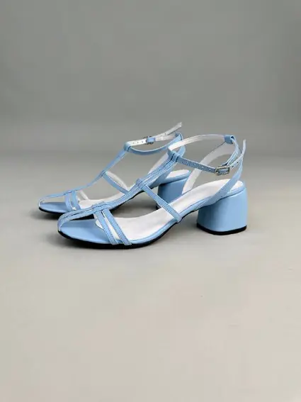 Босоножки женские кожаные голубого цвета на каблуке фото 21 — интернет-магазин Tapok
