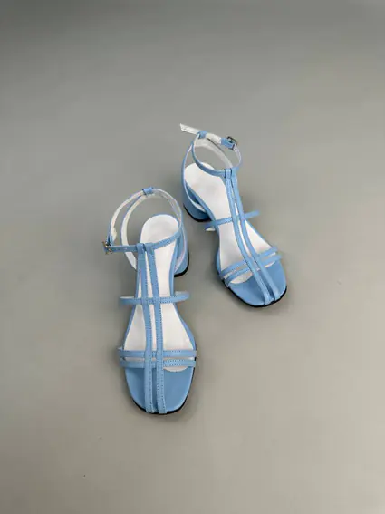 Босоножки женские кожаные голубого цвета на каблуке фото 36 — интернет-магазин Tapok