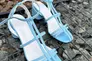 Босоножки женские кожаные голубого цвета на каблуке Фото 46