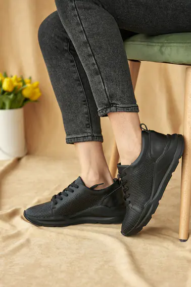 Жіночі кросівки шкіряні літні чорні Yuves 181 фото 3 — інтернет-магазин Tapok