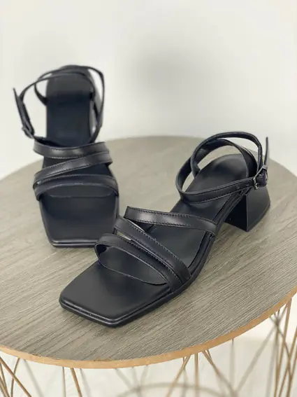 Босоножки женские кожаные черные на каблуке фото 8 — интернет-магазин Tapok