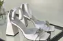 Босоножки женские кожаные белого цвета с цепочкой на каблуке Фото 8