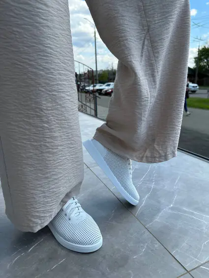 Кеды женские кожаные белые с перфорацией фото 2 — интернет-магазин Tapok