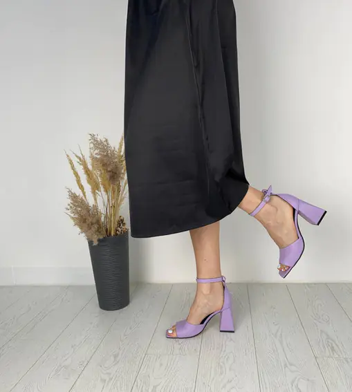 Босоніжки жіночі шкіряні фіолетового кольору фото 7 — інтернет-магазин Tapok