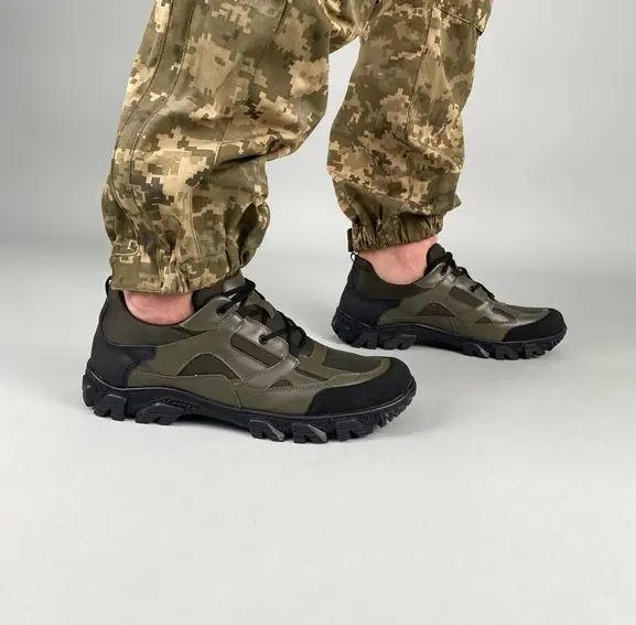 Кросівки чоловічі шкіряні кольори хакі на чорній підошві фото 1 — інтернет-магазин Tapok