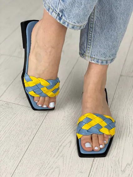 Шльопанці жіночі шкіряні блакитного кольору з жовтими вставками фото 1 — інтернет-магазин Tapok
