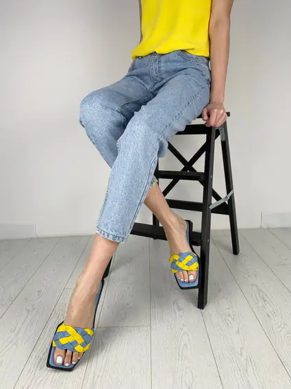 Шльопанці жіночі шкіряні блакитного кольору з жовтими вставками фото 7 — інтернет-магазин Tapok