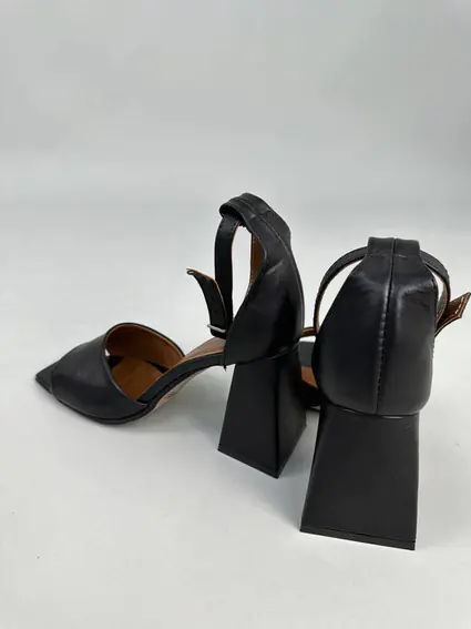 Босоножки женские кожаные черного цвета фото 16 — интернет-магазин Tapok