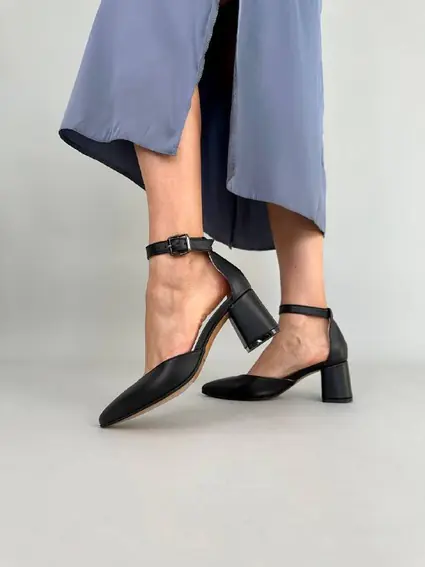 Босоножки женские кожаные черного цвета на каблуке фото 3 — интернет-магазин Tapok