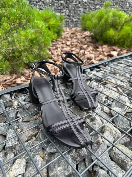 Босоножки женские кожаные черного цвета на каблуке фото 18 — интернет-магазин Tapok