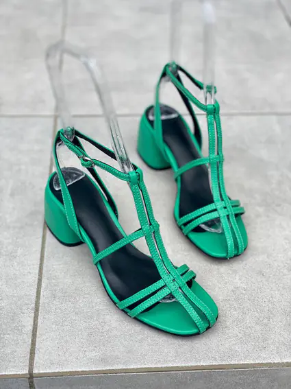 Босоножки женские кожаные зеленого цвета на каблуке фото 10 — интернет-магазин Tapok
