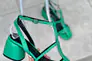 Босоножки женские кожаные зеленого цвета на каблуке Фото 12