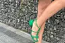 Босоножки женские кожаные зеленого цвета на каблуке Фото 18