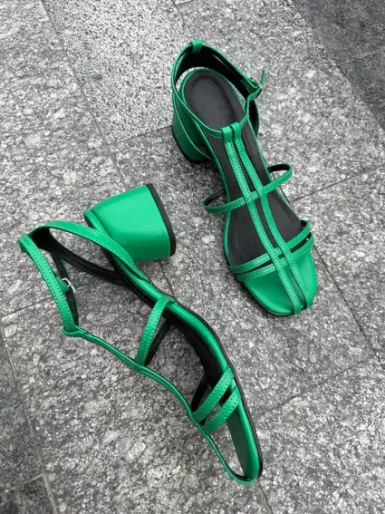 Босоножки женские кожаные зеленого цвета на каблуке фото 24 — интернет-магазин Tapok