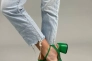 Босоножки женские кожаные зеленого цвета на каблуке Фото 30