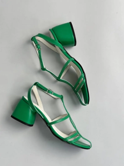 Босоножки женские кожаные зеленого цвета на каблуке фото 37 — интернет-магазин Tapok